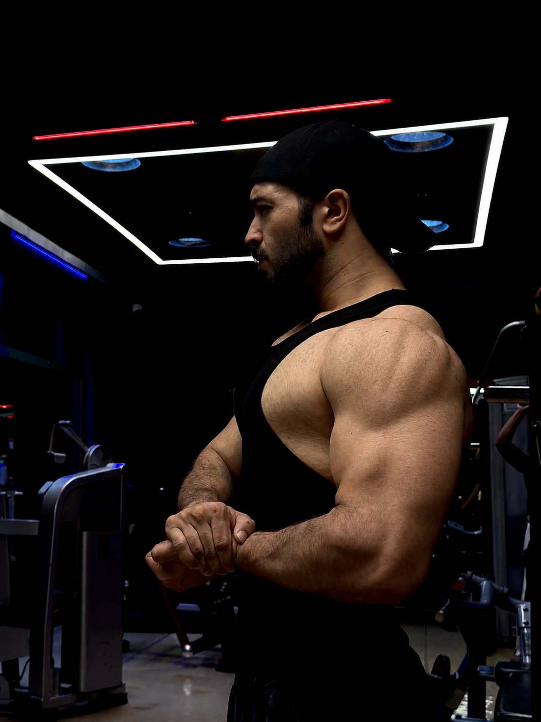 Muzammil Arif coaching in the gym in Karachi